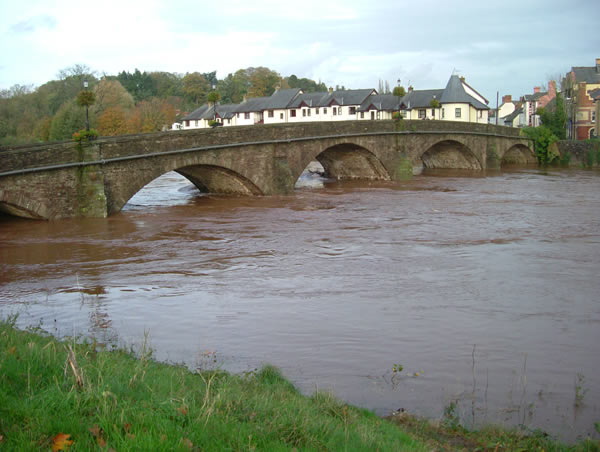 The Usk in spate, 06.11.05