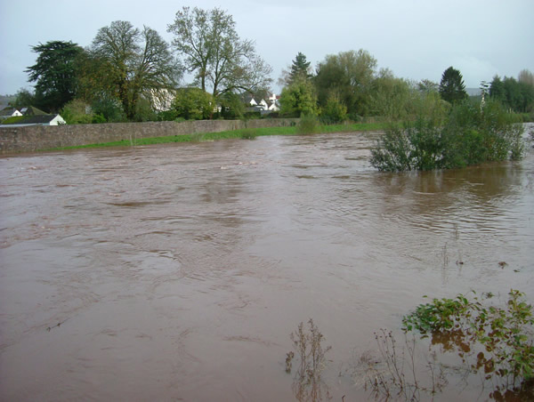 The Usk in spate, 06.11.05