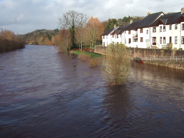 The River Usk overflowing the east bank and Conigar Walk, 03.12.06