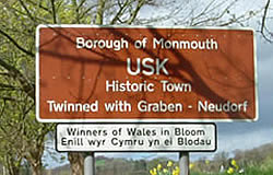 Usk twinning sign